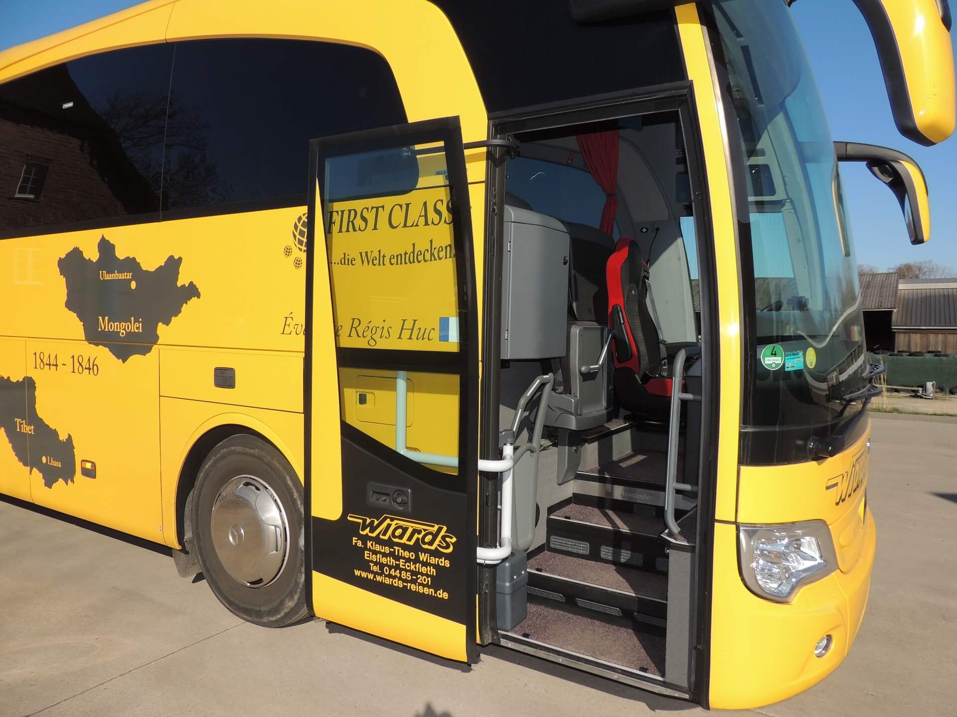 Reisebus Eingang - Wiards Reisen in Elsfleth