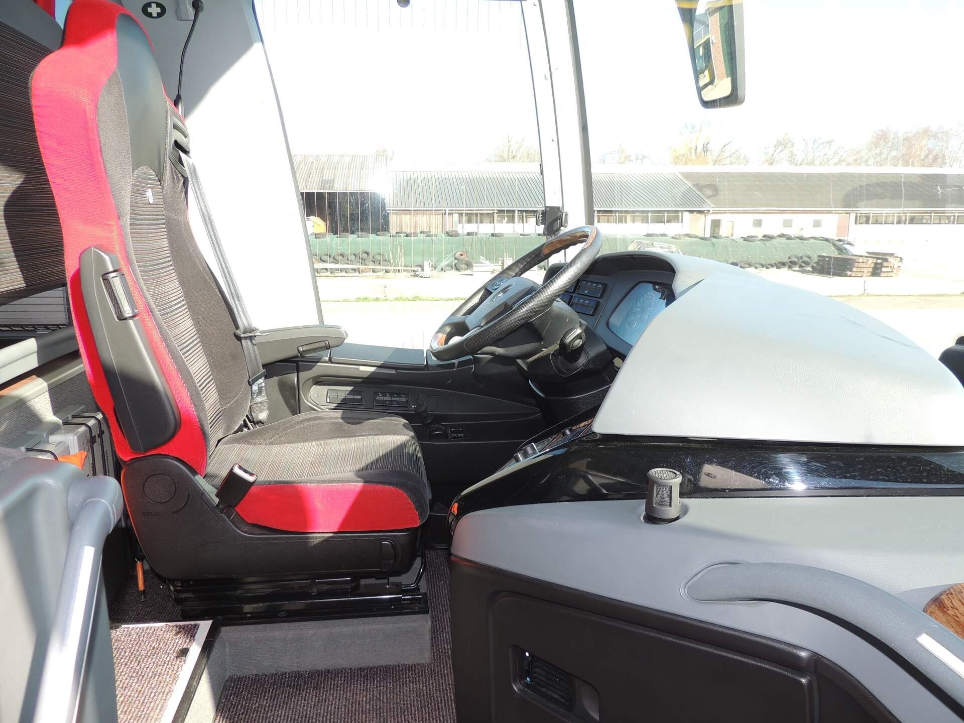 Reisebus Fahrersitz - Wiards Reisen in Elsfleth