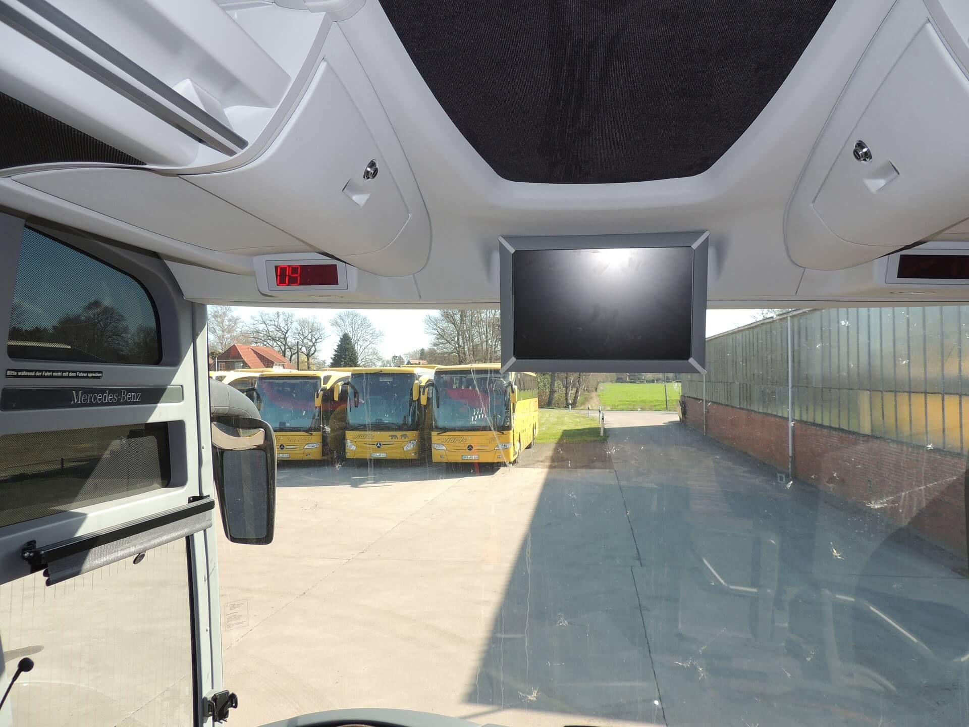 Reisebus Innenausstattung Bildschirm - Wiards Reisen in Elsfleth